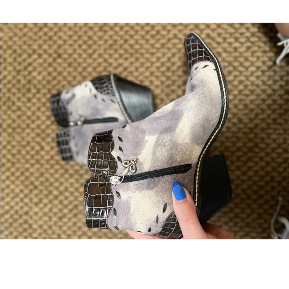 Donald J Pliner Boots